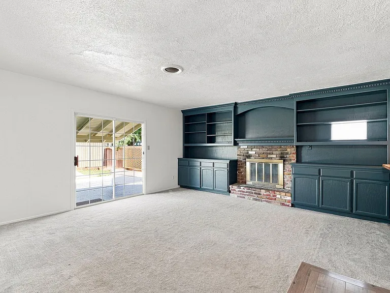 6285 Edgewood Way — Photo 10