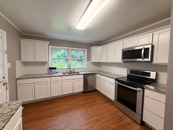 3rd image of 102 Maple St