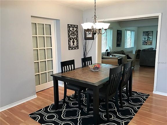 4th image of 305 S Belle Claire Pl