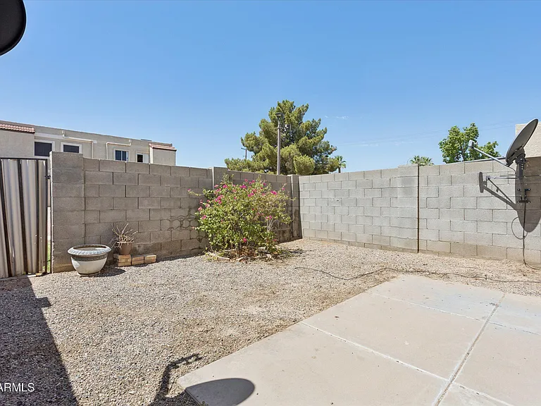 407 E Pecan Rd — Photo 23