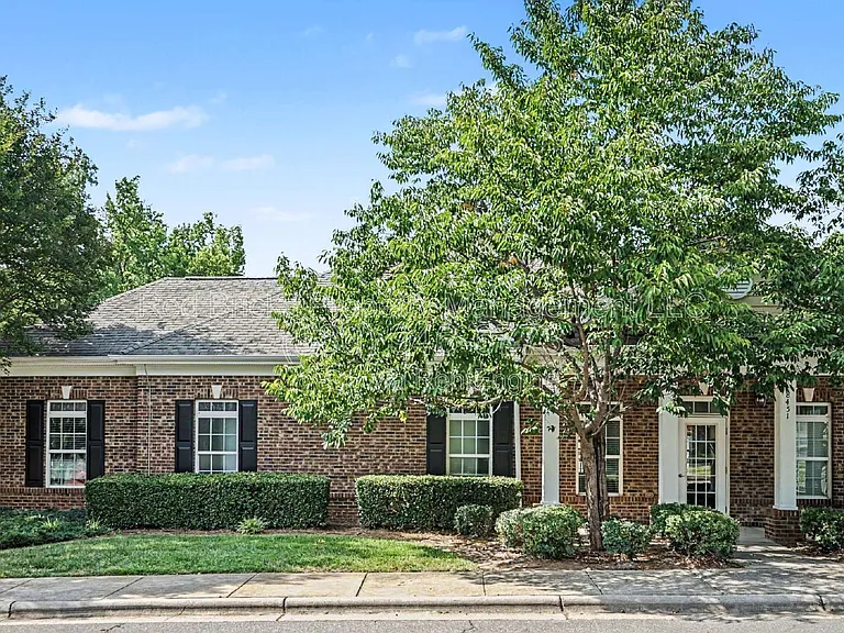 10420 Benfield Rd — Photo 30