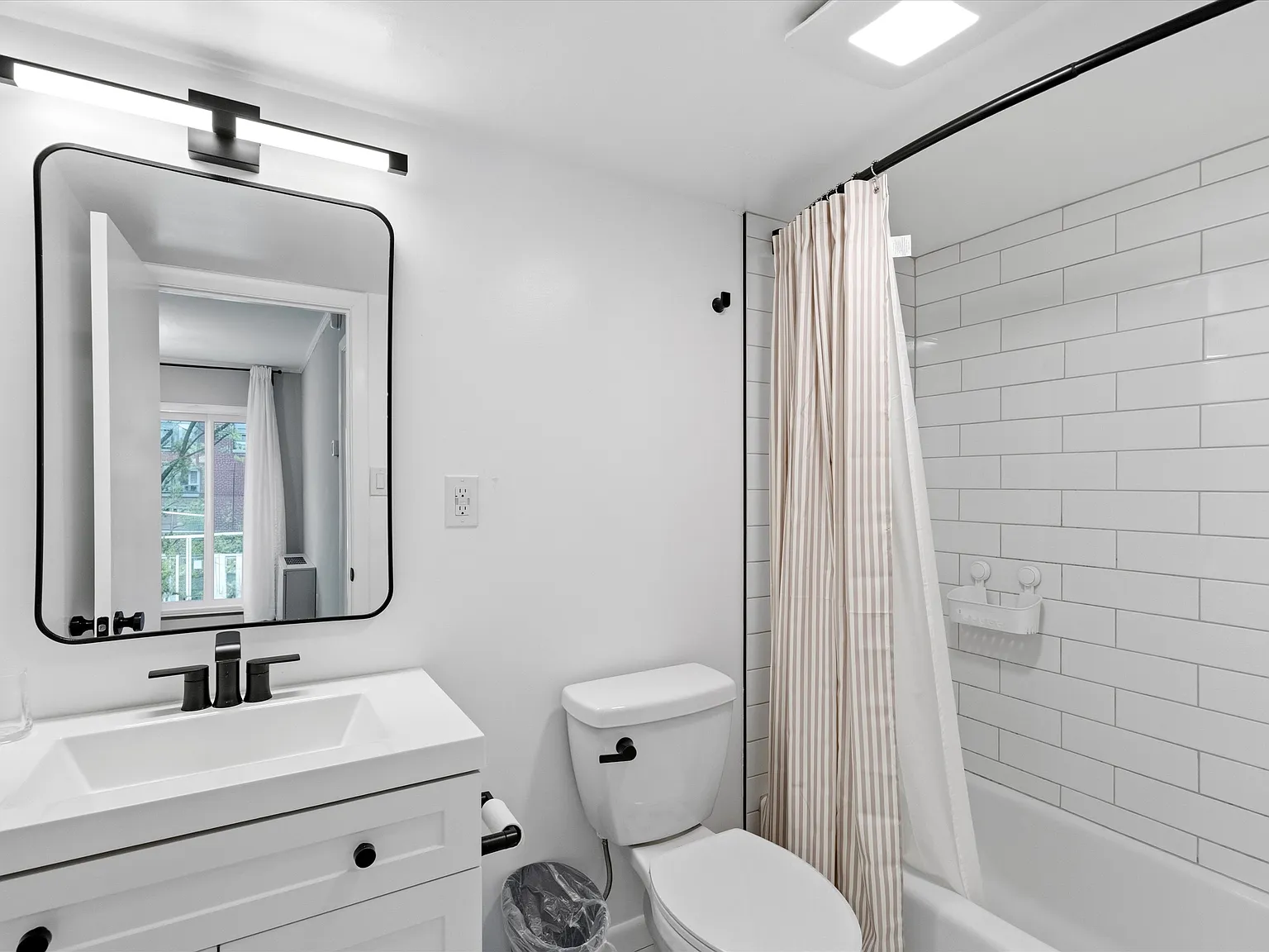 3 bed, 763 sqft, $6,750 — Photo 3