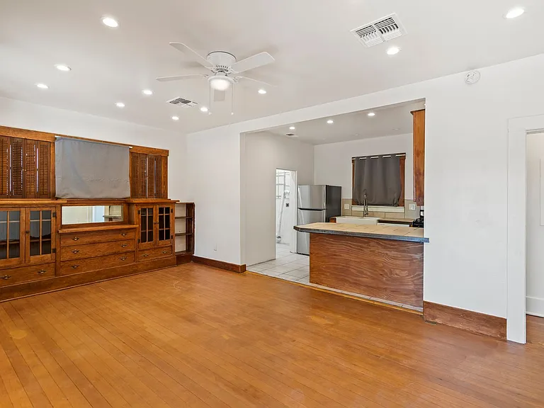 1541 E Mabel St — Photo 18