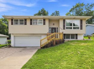 3460 Sunset Park Cir, Dubuque, IA 52002