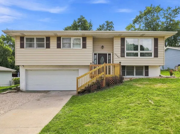 3460 Sunset Park Cir, Dubuque, IA 52002