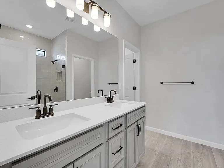 845 SE Courances Dr — Photo 13
