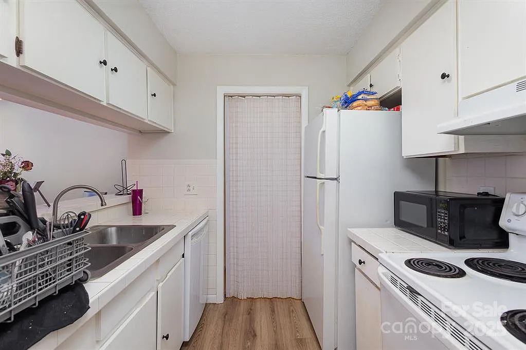 1 bed, 716 sqft, $1,450 — Photo 3