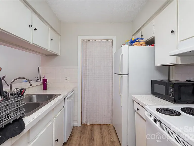 4400 Sharon Chase Dr #E — Photo 3