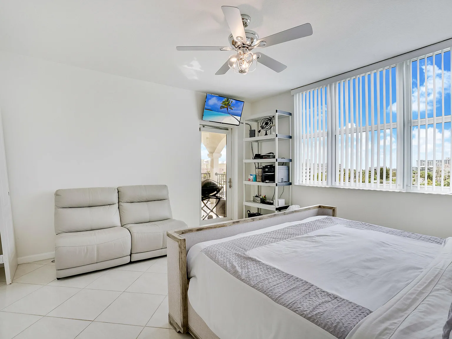 2 bed, 2.0 bath, 1610 sqft, $5,500 — Photo 4
