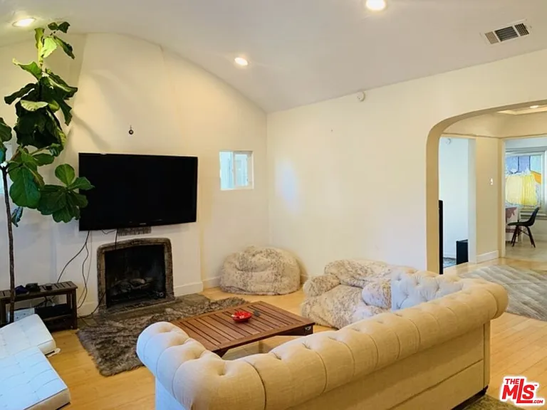 101 N La Peer Dr — Photo 24