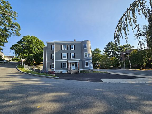 3rd image of 977 Main St #1