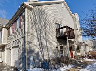 325 Windsor Ct UNIT D, South Elgin, IL 60177