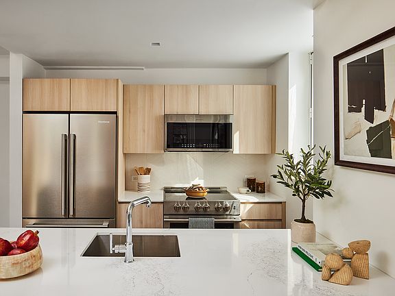 4th image of 339 W 38th St #18B