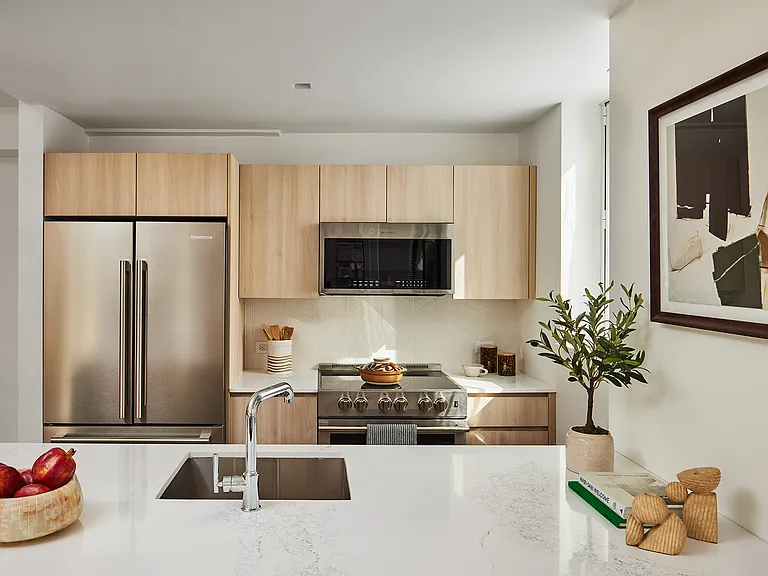 339 W 38th St #17B — Photo 4