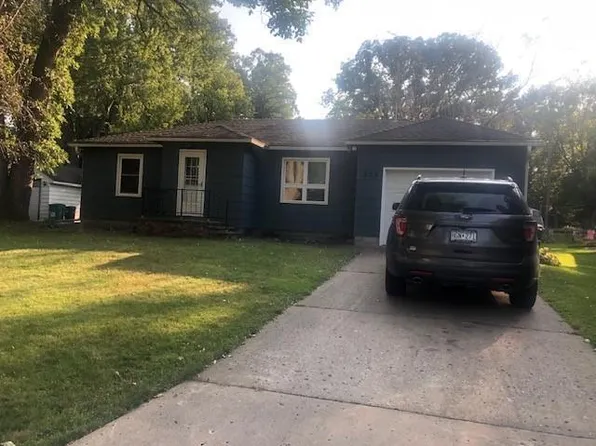 335 Edgewood Dr, Glencoe, MN 55336