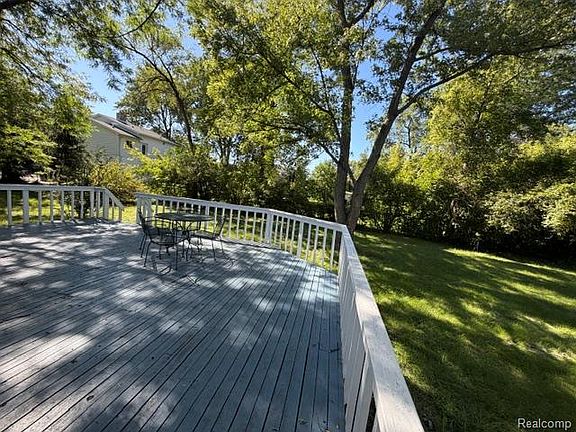 5th image of 18615 Martin Rd