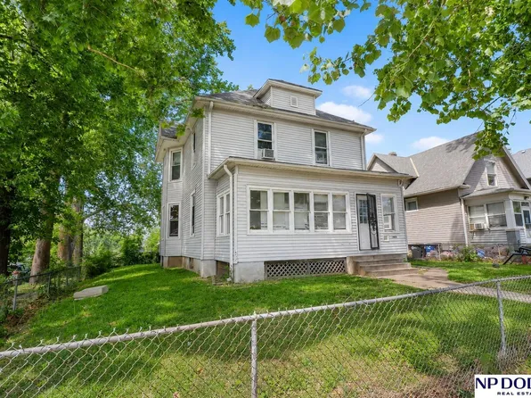 1830 Pinkney St, Omaha, NE 68110