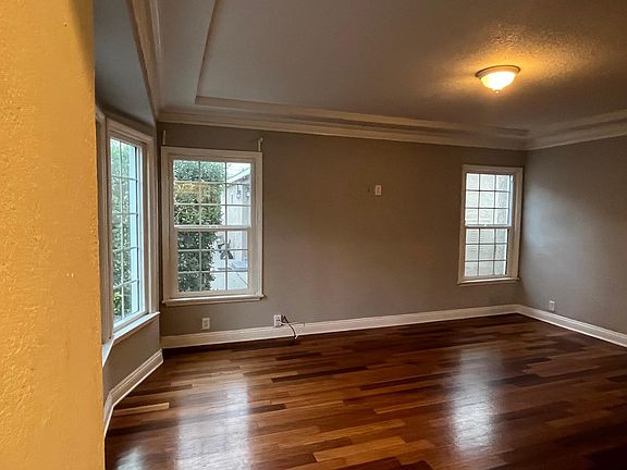 5th image of 1325 1/2 W 110th St