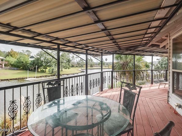 5710 Caldwell Dr, Ocean Springs, MS 39564
