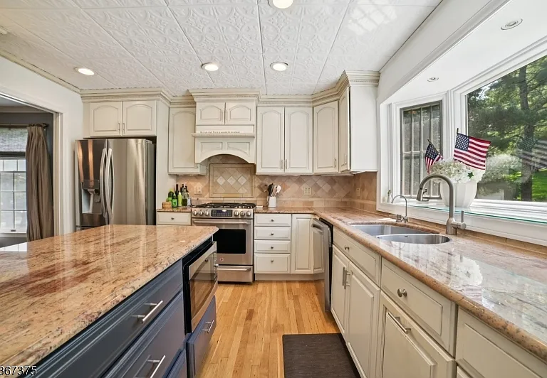 415 Fairmount Ave — Photo 11