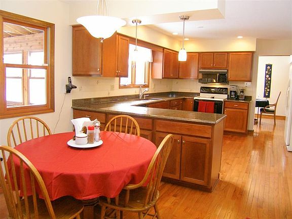 3rd image of 333 Southampton Dr