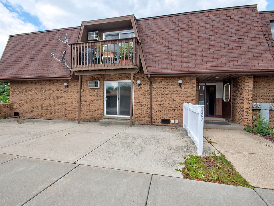 2nd image of 235 Woodrow St #1C