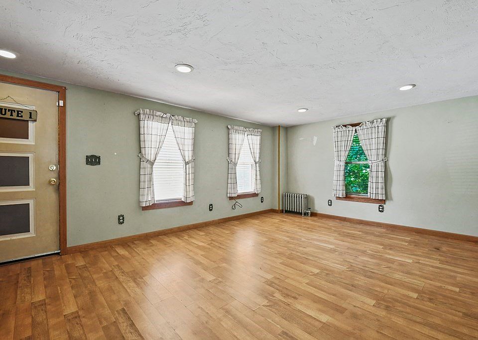 288 South St, Southbridge, MA 01550 Zillow