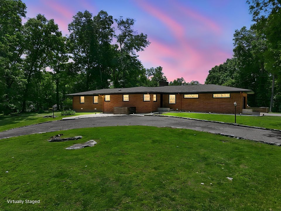1st image of 412 S Valley Rd