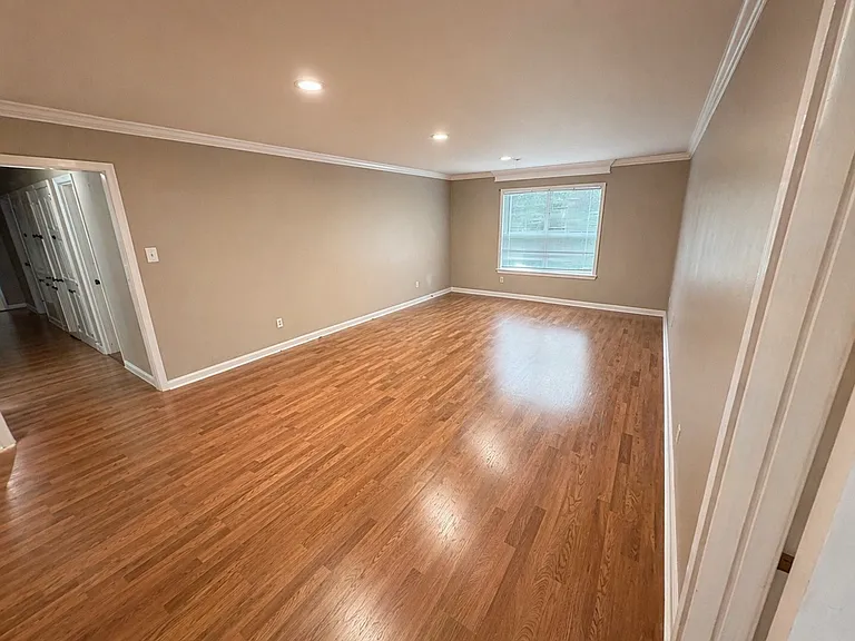 2307 Oliver Ave — Photo 4