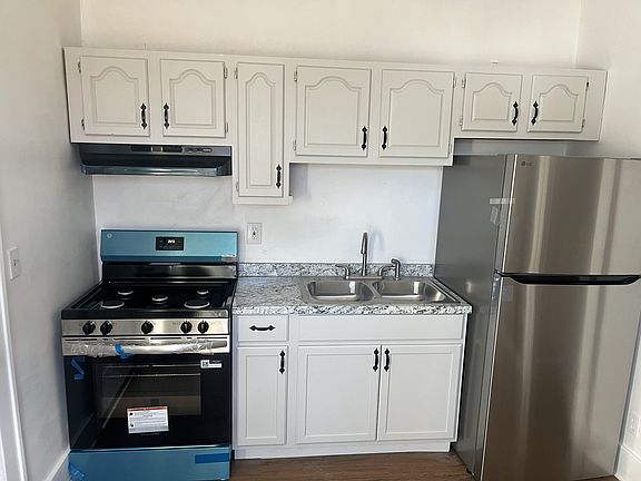 2nd image of 205 Edinburgh St #B