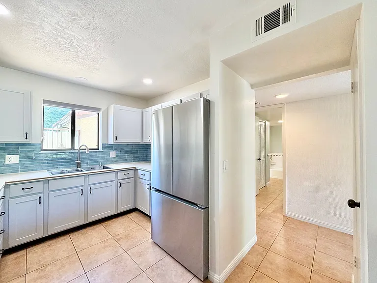 112 Willow Lake Dr — Photo 4