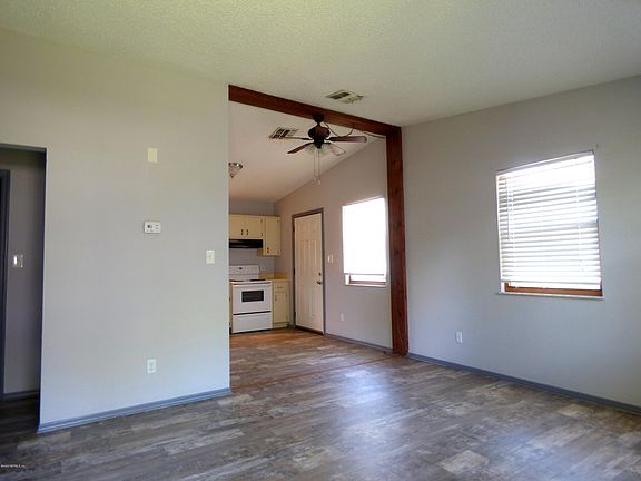 4th image of 2781 Myra St