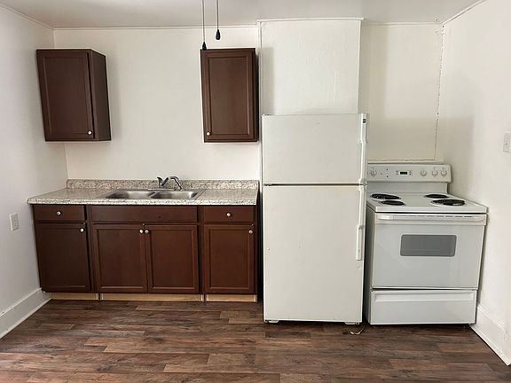 3rd image of 206 E Georgia Ave