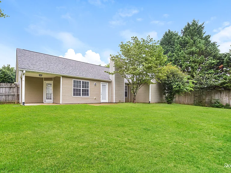 1525 Julianna Dr — Photo 4