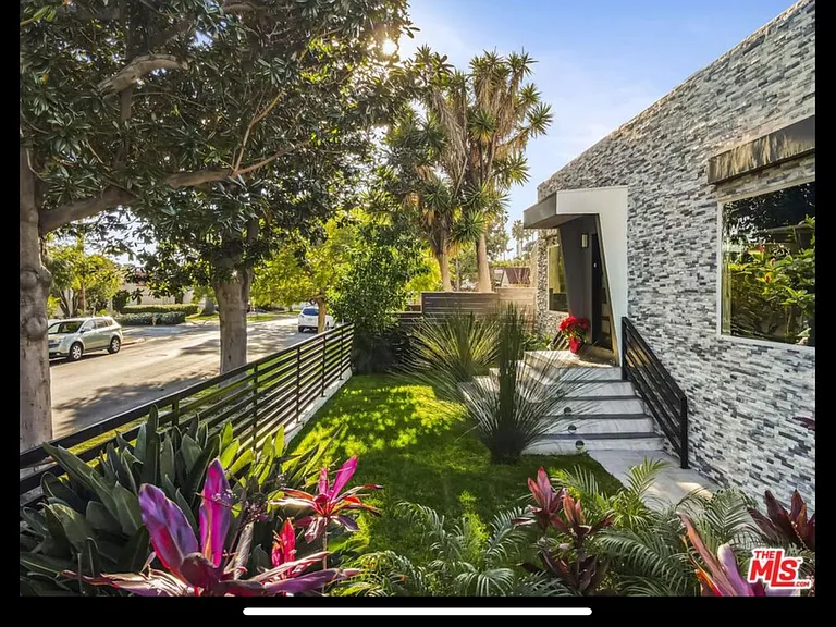 10915 Ayres Ave — Photo 8
