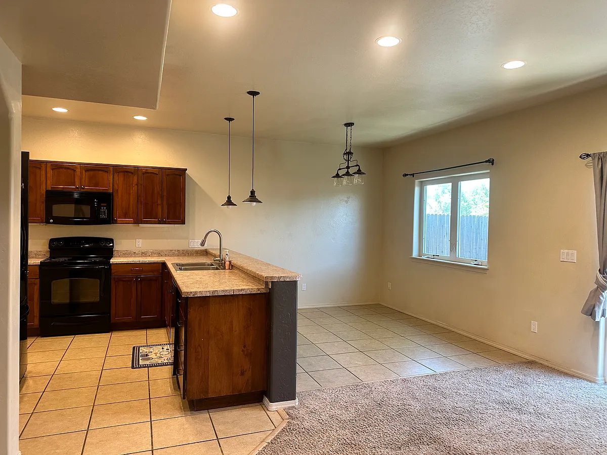 Building Photo - 1161 E Montezuma Ave #3