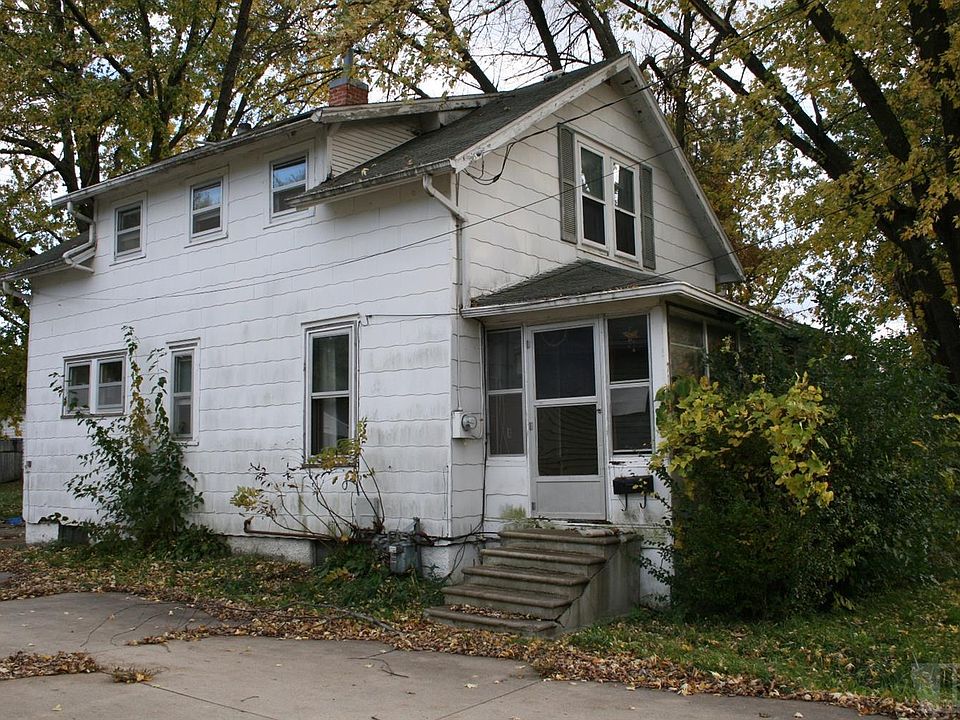 2nd image of 716 E 8th St S