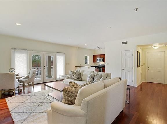 5th image of 3205 Carondelet St Unit 202
