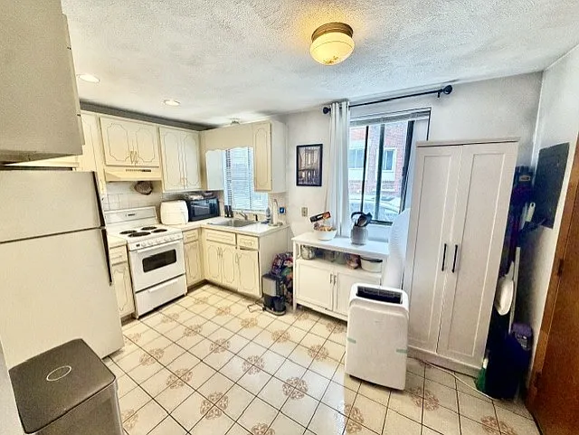 22 Thacher St #1 — Photo 11