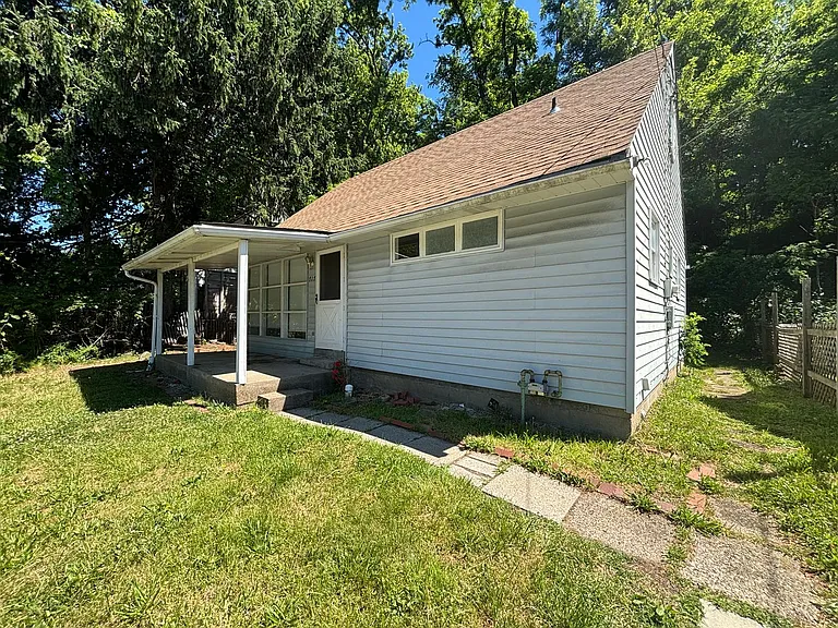 717 Jefferson Rd — Photo 2