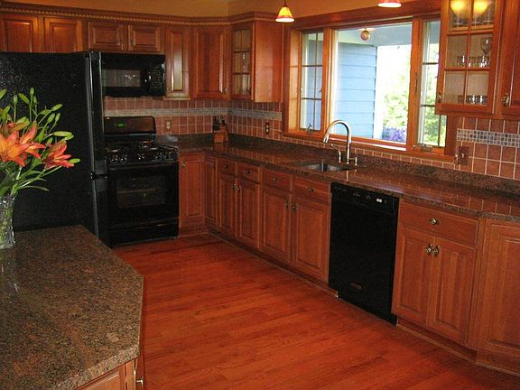 Granite/Cherry Kitchen