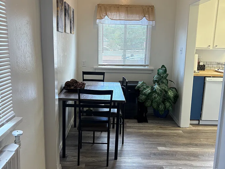 1717 Main St #10 — Photo 4
