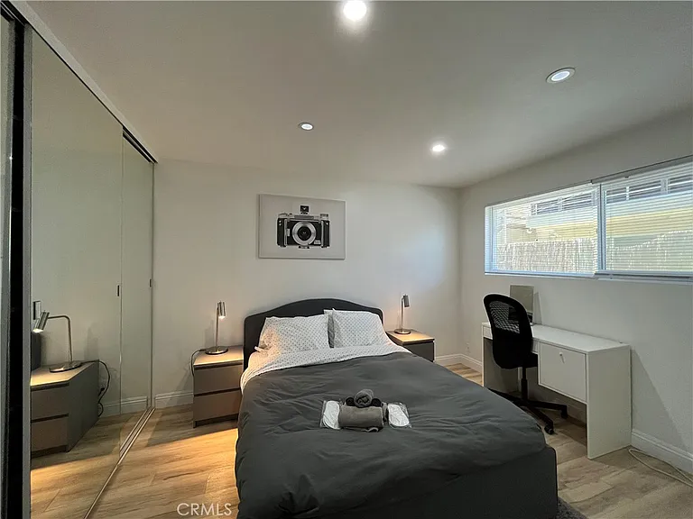 1114 6th St #9 — Photo 12