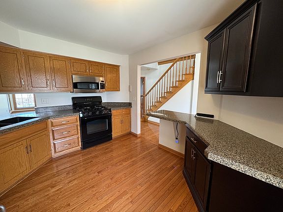 5th image of 526 Bradbury Ln #526