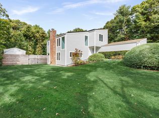 73 Peconic Hills Dr, Southampton, NY 11968
