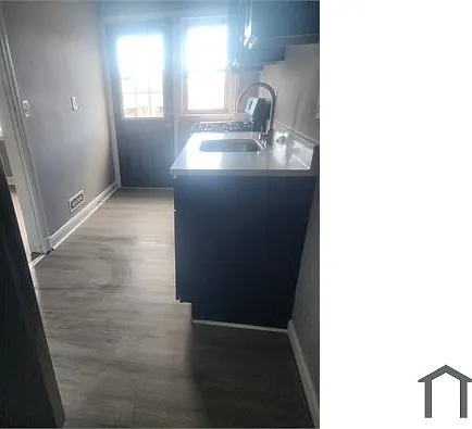 3 bed, 1024 sqft, $2,495 — Photo 4