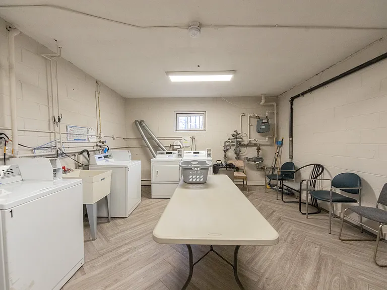 Pine Street Apartments — Photo 21