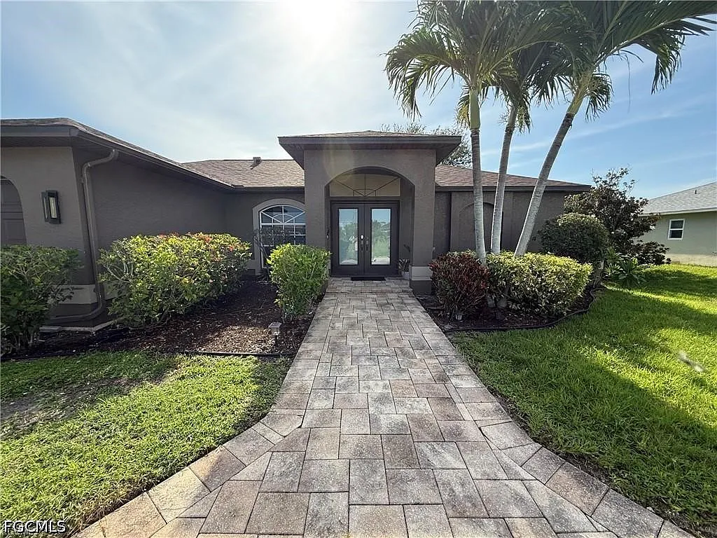 3 bed, 2.0 bath, 1210 sqft, $2,700 — Photo 2