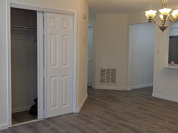 2nd image of 33 Racquet Rd #33