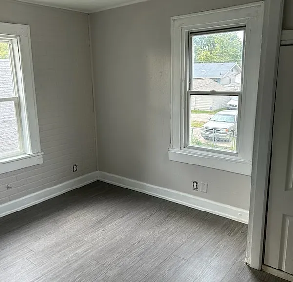 1626 Lawton Ave — Photo 4